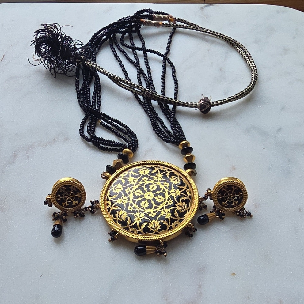 Black and Gold Thewa art necklace and earring set. 